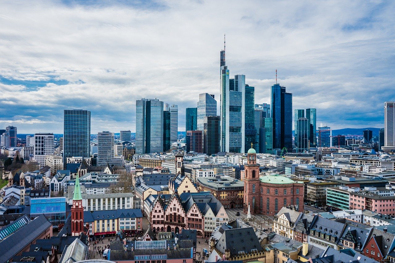 Frankfurt Main Skyline Storm Clouds  - LNLNLN / Pixabay