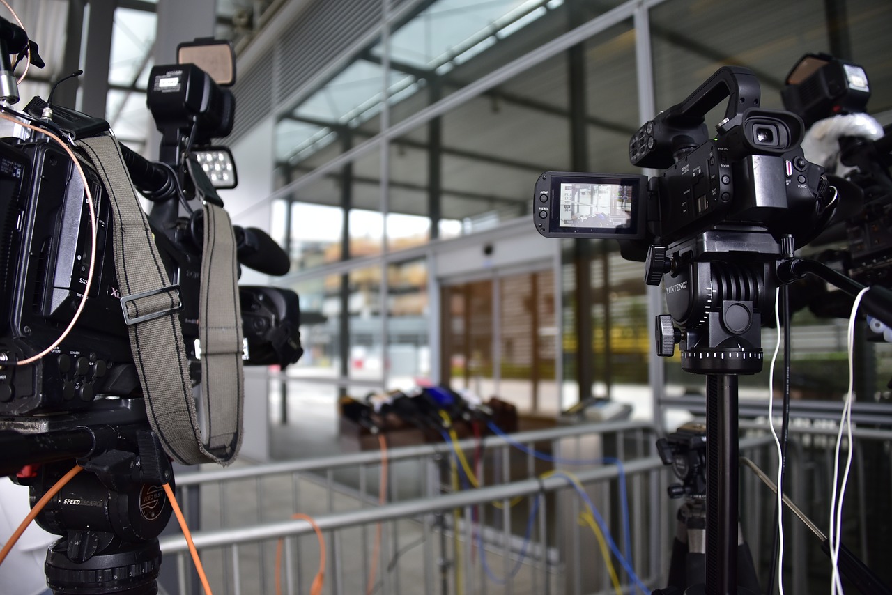 Hongkong Press Media Camera Work  - AndyLeungHK / Pixabay